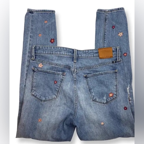 Lucky Brand Bridgette Skinny Floral Embroidered Jeans - Picture 2 of 8